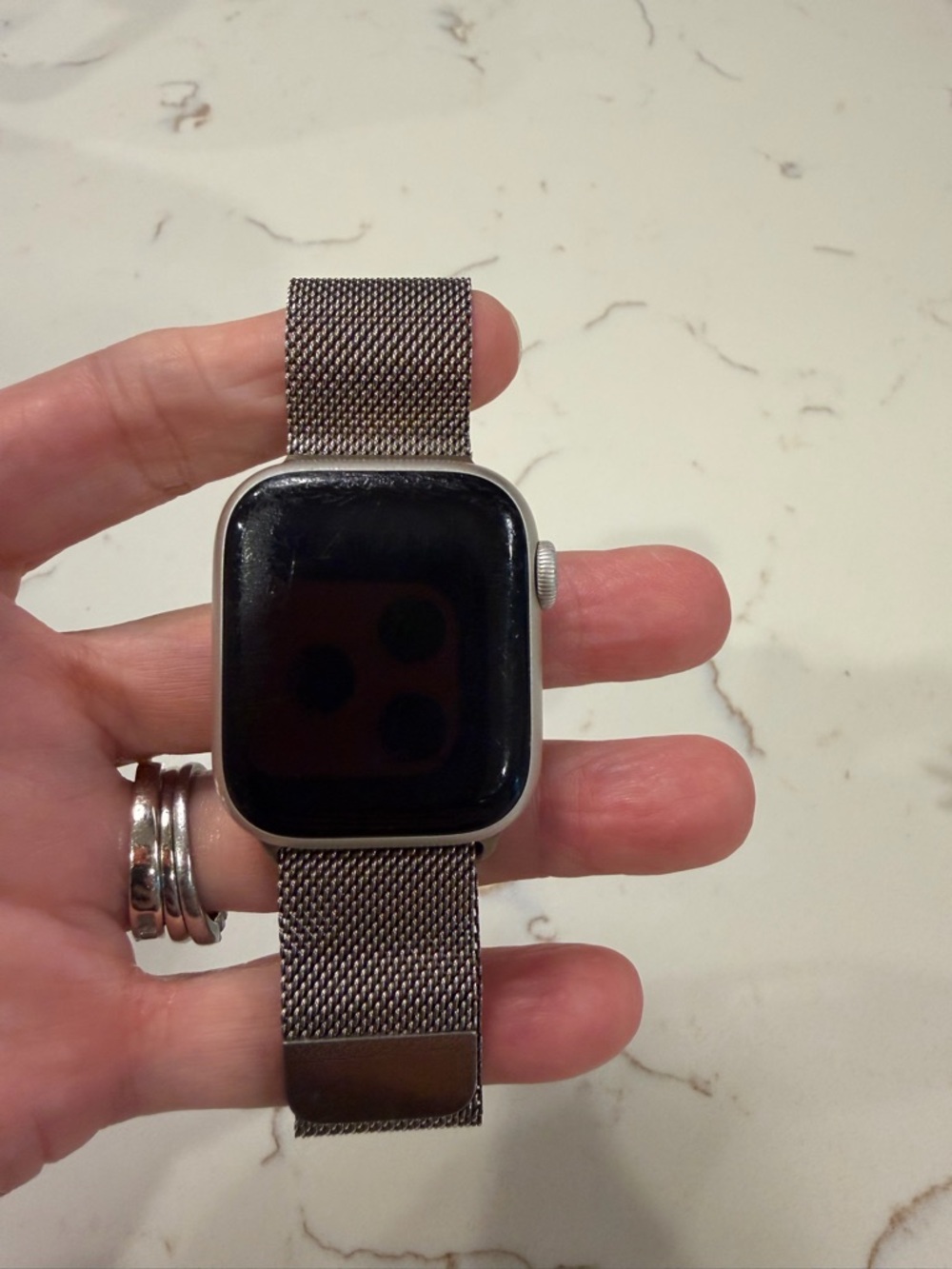 Apple Watch Series 9, aluminum 41 mm case, GOS and cellular.
